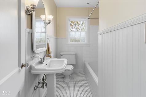 280 S 9th Street Zionsville IN 46077