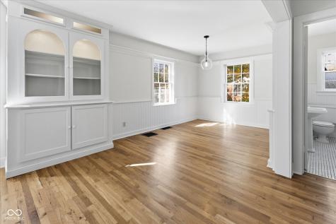 280 S 9th Street Zionsville IN 46077