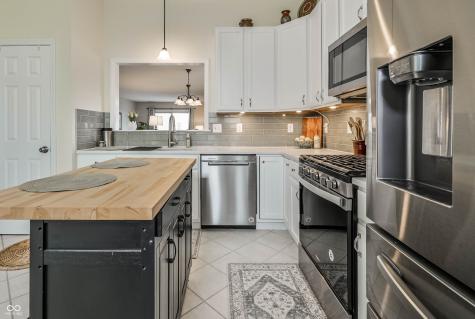 8304 Hunters Meadow Court Indianapolis IN 46259
