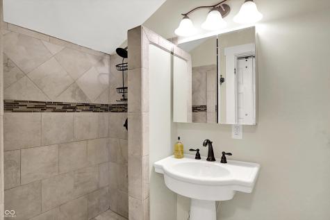 500 W Sycamore Street Zionsville IN 46077