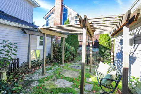 500 W Sycamore Street Zionsville IN 46077