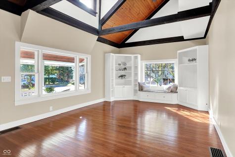 500 W Sycamore Street Zionsville IN 46077