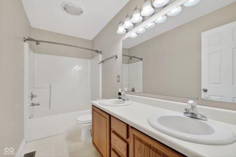 8025 Winterset Circle Indianapolis IN 46214