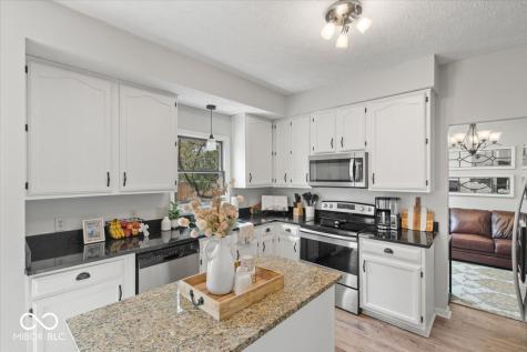8392 Eastbay Drive Indianapolis IN 46236