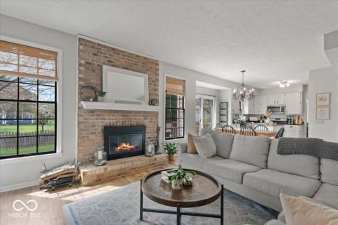 8392 Eastbay Drive Indianapolis IN 46236