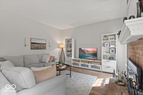 8392 Eastbay Drive Indianapolis IN 46236