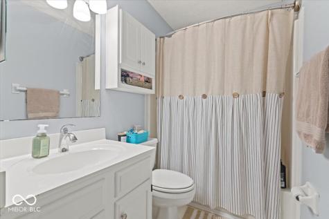 8392 Eastbay Drive Indianapolis IN 46236