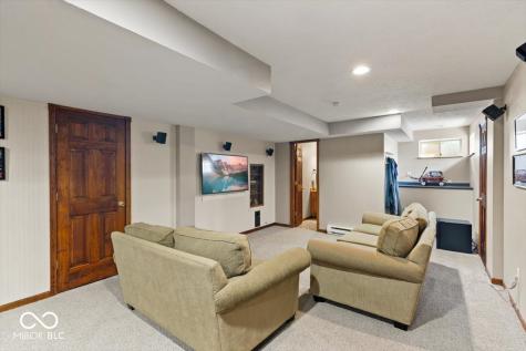 8392 Eastbay Drive Indianapolis IN 46236