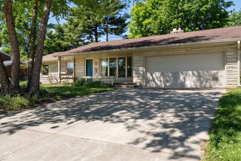 4226 Roselawn Avenue Columbus IN 47203