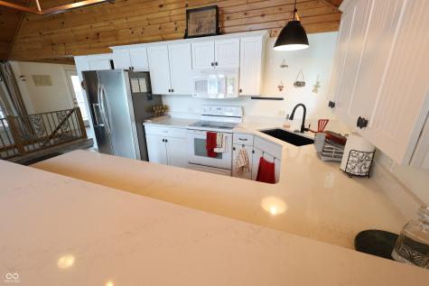 9424 Derrett Road Unionville IN 47468