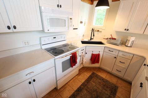 9424 Derrett Road Unionville IN 47468