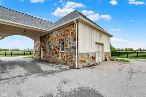 1581 S 825 E Zionsville IN 46077