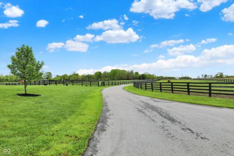 1581 S 825 E Zionsville IN 46077