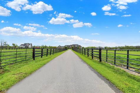 1581 S 825 E Zionsville IN 46077