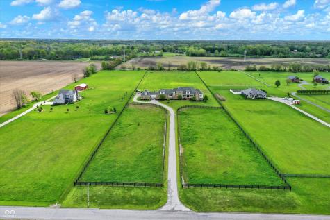 1581 S 825 E Zionsville IN 46077