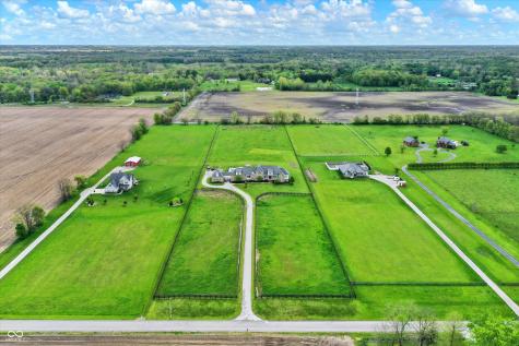 1581 S 825 E Zionsville IN 46077