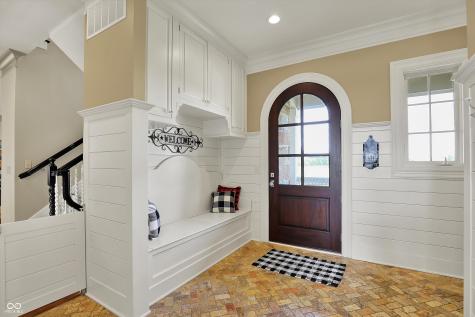 1581 S 825 E Zionsville IN 46077