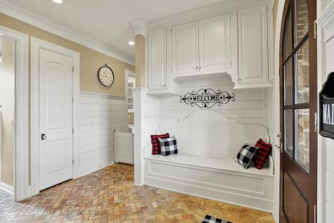 1581 S 825 E Zionsville IN 46077