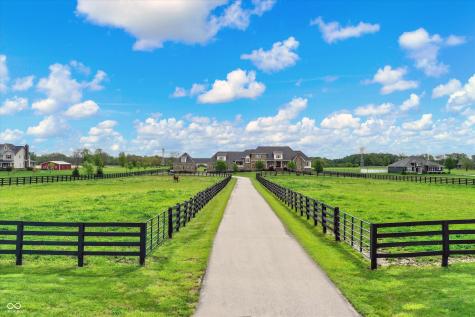 1581 S 825 E Zionsville IN 46077