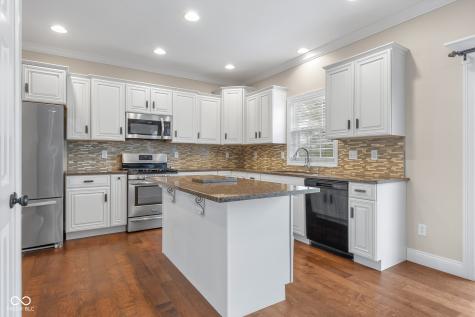 2503 Violet Way Columbus IN 47201