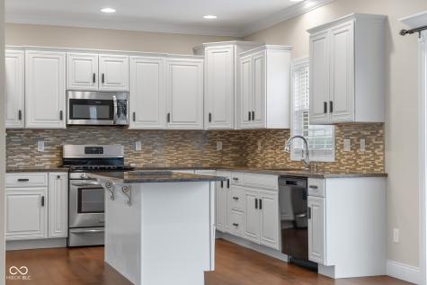 2503 Violet Way Columbus IN 47201