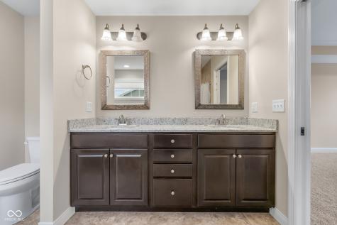 2503 Violet Way Columbus IN 47201