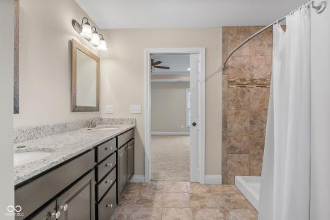 2503 Violet Way Columbus IN 47201