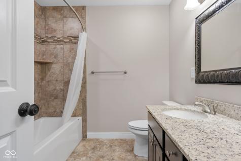 2503 Violet Way Columbus IN 47201