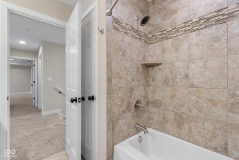 2503 Violet Way Columbus IN 47201