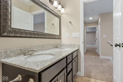 2503 Violet Way Columbus IN 47201