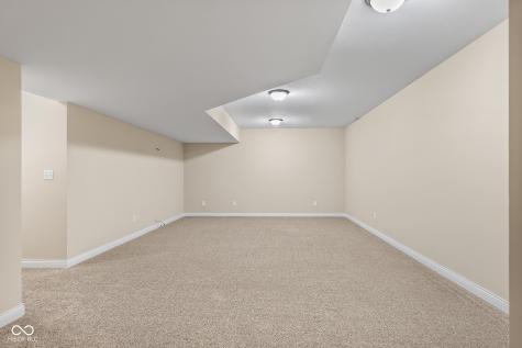 2503 Violet Way Columbus IN 47201