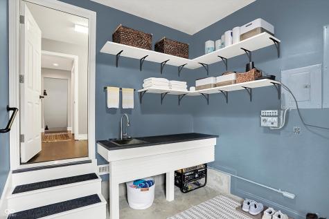 1933 S 825 E Zionsville IN 46077