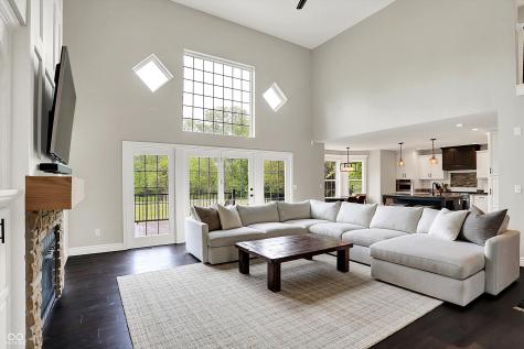 1933 S 825 E Zionsville IN 46077