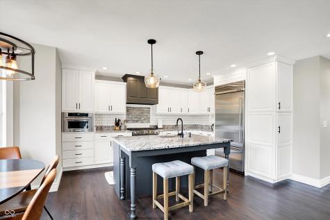 1933 S 825 E Zionsville IN 46077