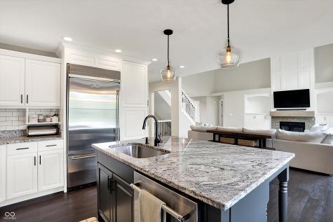 1933 S 825 E Zionsville IN 46077