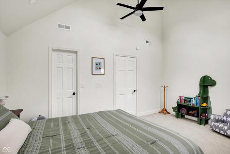 1933 S 825 E Zionsville IN 46077