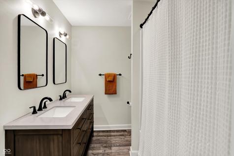 1933 S 825 E Zionsville IN 46077