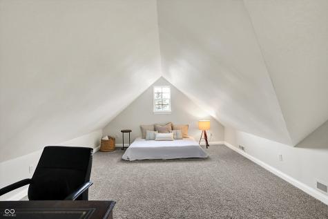 1933 S 825 E Zionsville IN 46077