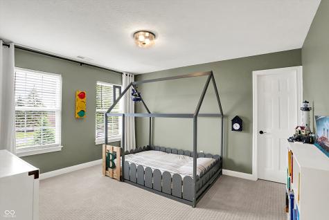 1933 S 825 E Zionsville IN 46077