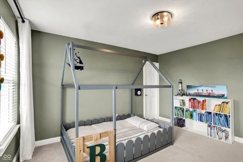 1933 S 825 E Zionsville IN 46077