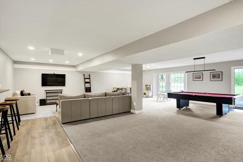 1933 S 825 E Zionsville IN 46077