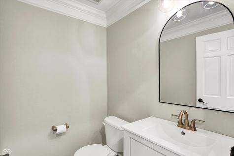 1933 S 825 E Zionsville IN 46077