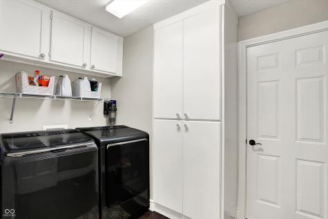 1933 S 825 E Zionsville IN 46077