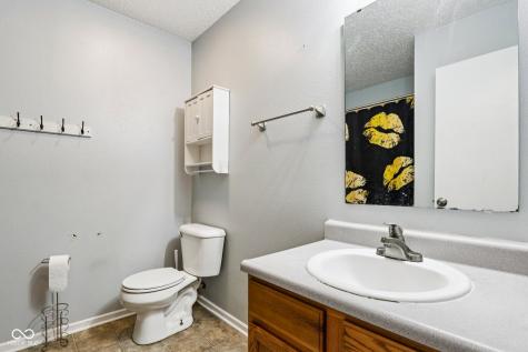 784 Streamside Drive Greenfield IN 46140