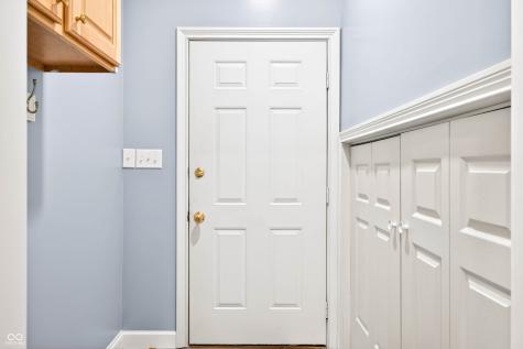 5621 Black Oak Drive Columbus IN 47201