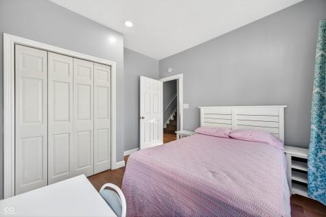 5621 Black Oak Drive Columbus IN 47201