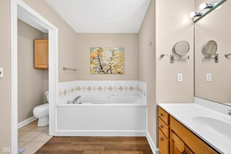 5621 Black Oak Drive Columbus IN 47201