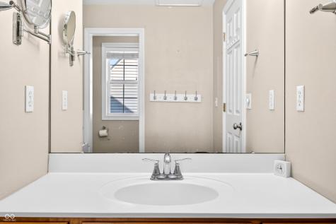 5621 Black Oak Drive Columbus IN 47201