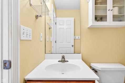 5621 Black Oak Drive Columbus IN 47201