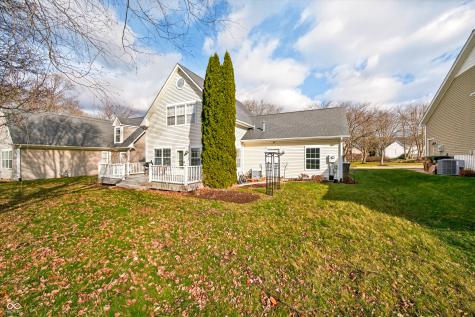 5621 Black Oak Drive Columbus IN 47201